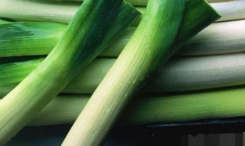 常吃天麻燉魚頭,腰間盤突出,坐骨神經(jīng)痛一并消失,用一個(gè)靈一個(gè)